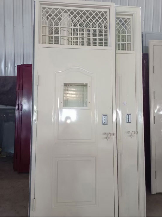 盐池学校教室门