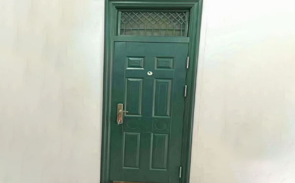 盐池学校教室门