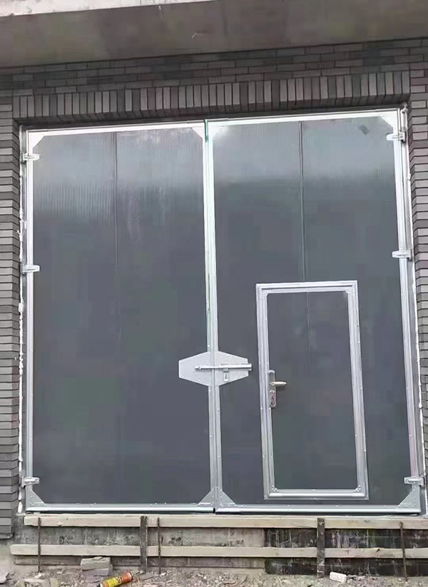 盐池工业平开门在大型设备制造车间的应用实例